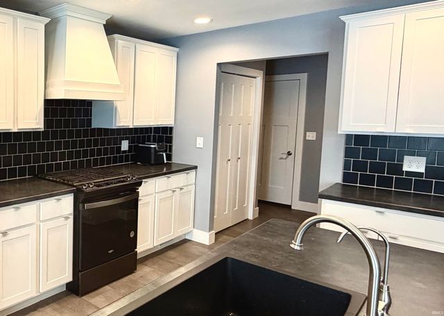 20393 Fieldstone Crossing Drive, Goshen, IN 46528