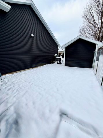 20393 Fieldstone Crossing Drive, Goshen, IN 46528