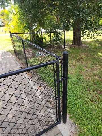 1337 Center LN, Naples, FL 34110