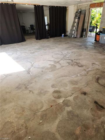 1337 Center LN, Naples, FL 34110