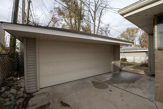 441 N 112th STREET, Wauwatosa, WI 53226