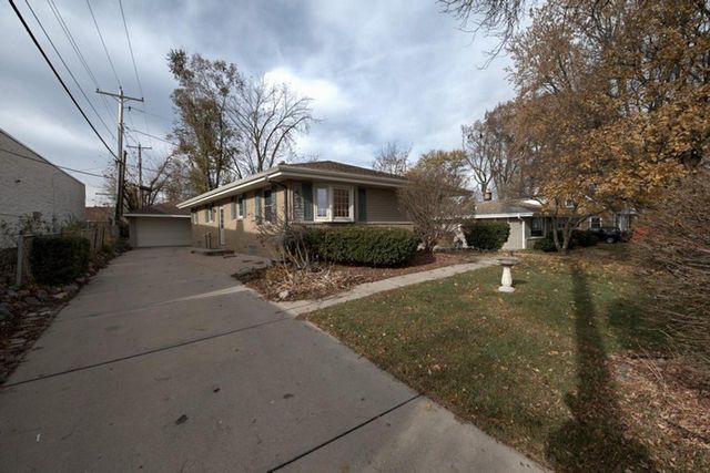 441 N 112th STREET, Wauwatosa, WI 53226