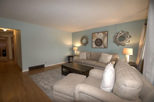 441 N 112th STREET, Wauwatosa, WI 53226