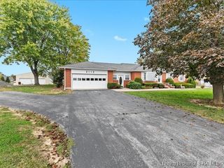 2113 Perry Crossing Road, Sellersburg, IN 47172