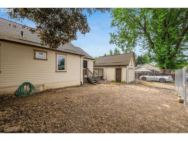 114 W 4TH St, Newberg, OR 97132