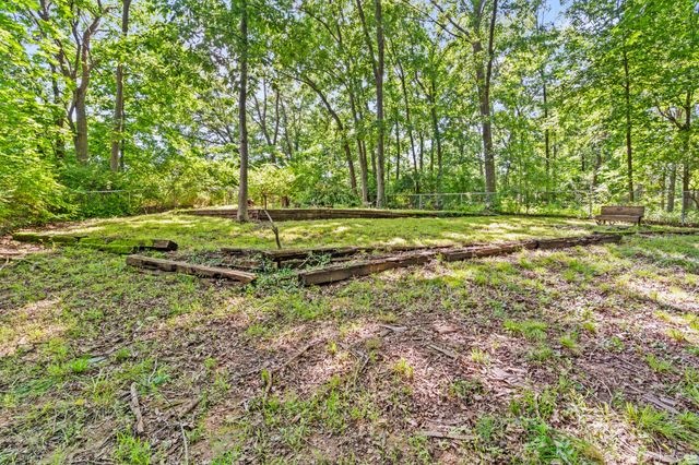 2808 PINE DR, Columbia, MO 65202