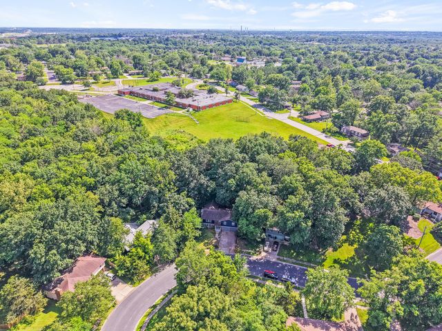 2808 PINE DR, Columbia, MO 65202
