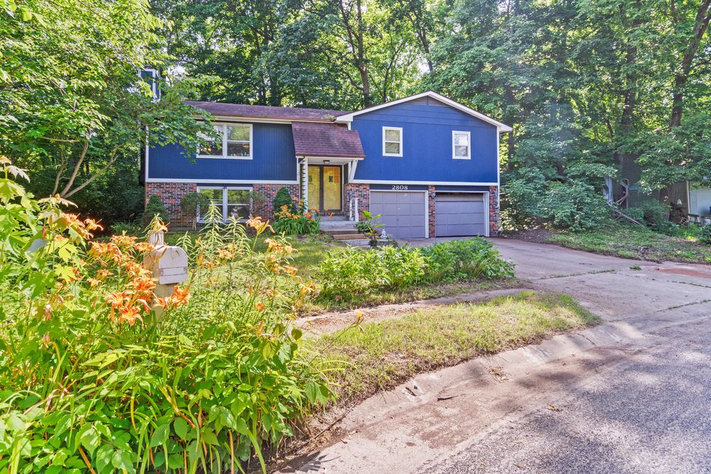 2808 PINE DR, Columbia, MO 65202