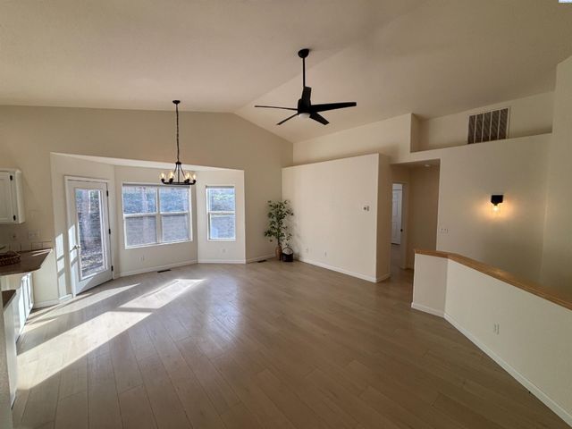 345 NW Parr Dr, Pullman, WA 99163