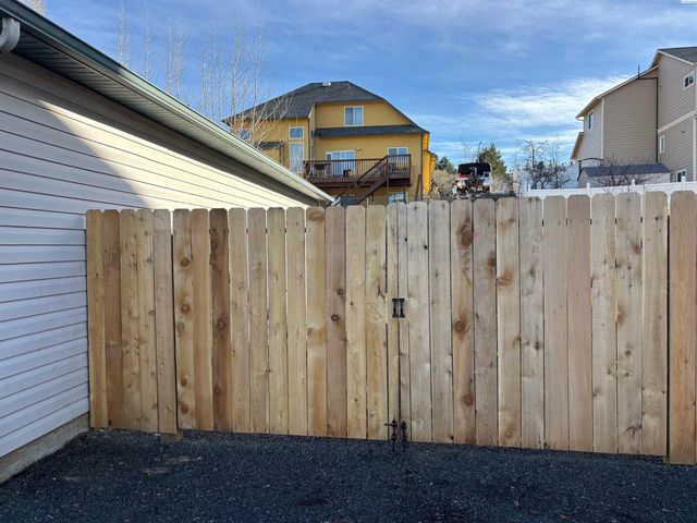 345 NW Parr Dr, Pullman, WA 99163