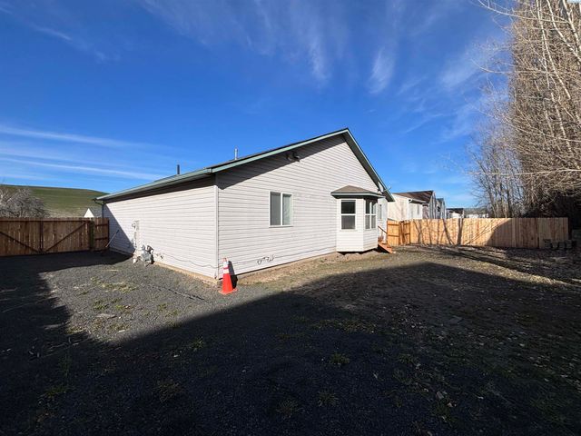345 NW Parr Dr, Pullman, WA 99163