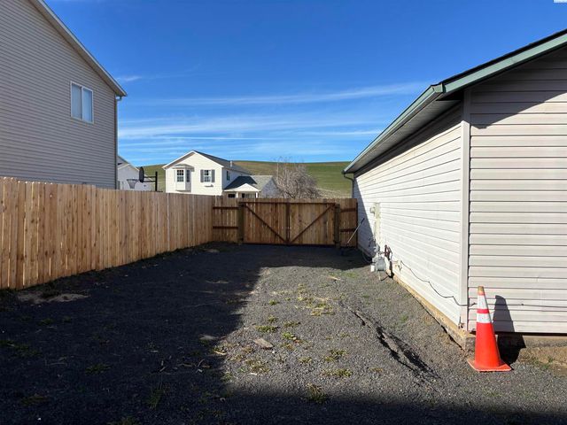 345 NW Parr Dr, Pullman, WA 99163