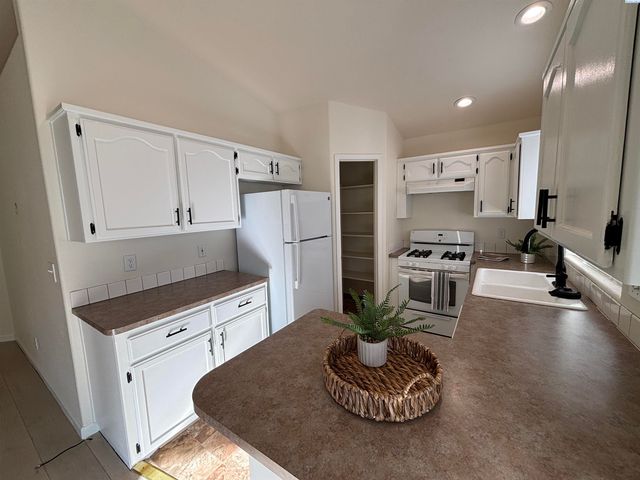 345 NW Parr Dr, Pullman, WA 99163