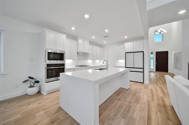 5615 Trinity Heights Lane, Sugar Land, TX 77479