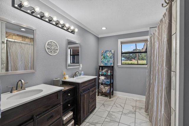 913 Keoki Court, Tool, TX 75143