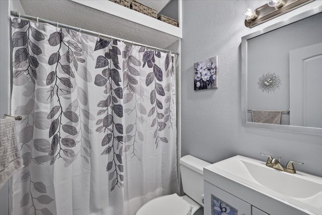 913 Keoki Court, Tool, TX 75143
