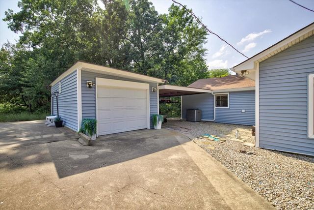 913 Keoki Court, Tool, TX 75143