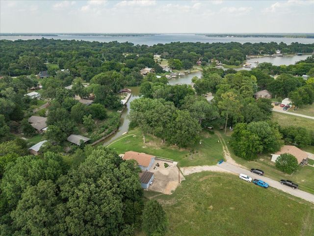 913 Keoki Court, Tool, TX 75143