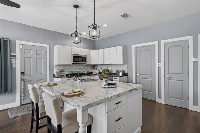 913 Keoki Court, Tool, TX 75143