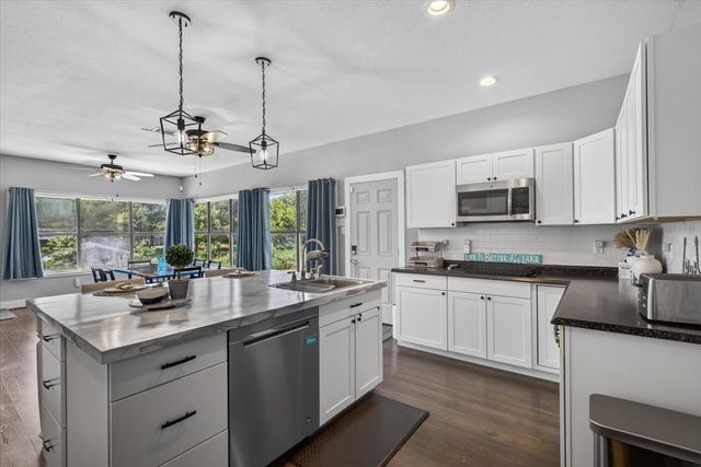 913 Keoki Court, Tool, TX 75143