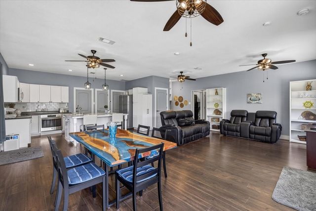 913 Keoki Court, Tool, TX 75143