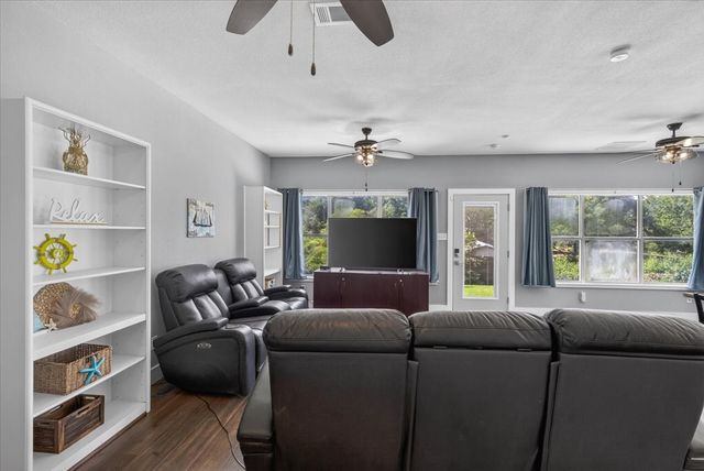 913 Keoki Court, Tool, TX 75143
