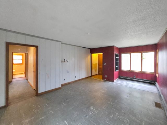 939 Duluth Avenue N, Thief River Falls, MN 56701