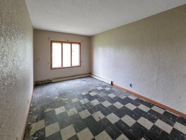 939 Duluth Avenue N, Thief River Falls, MN 56701