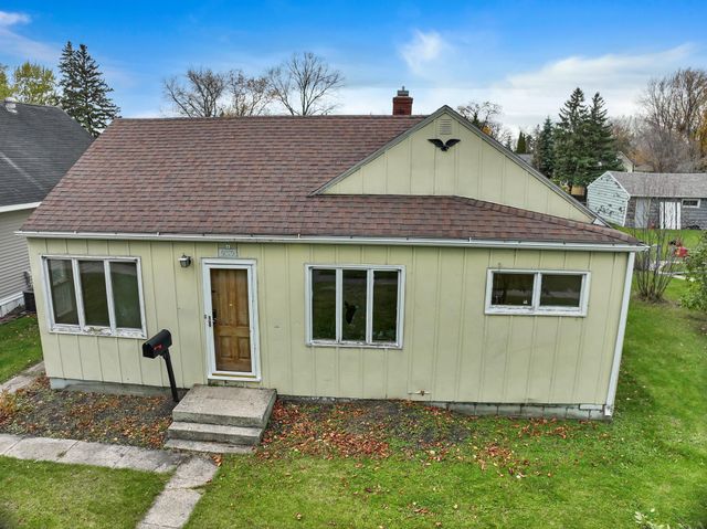 939 Duluth Avenue N, Thief River Falls, MN 56701