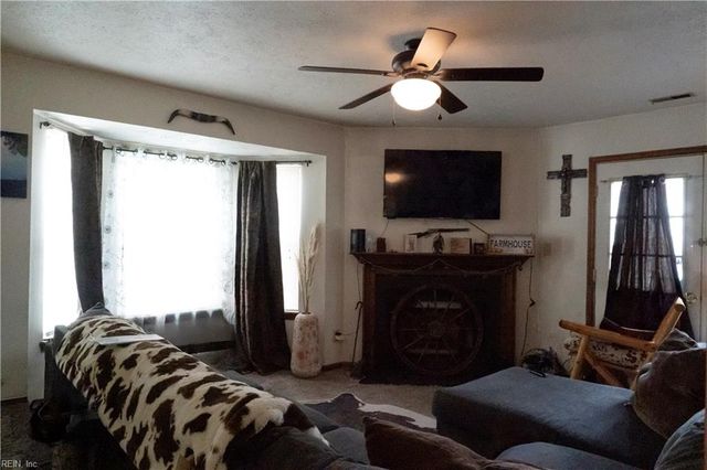 1111 Palmerton DR, Newport News, VA 23602
