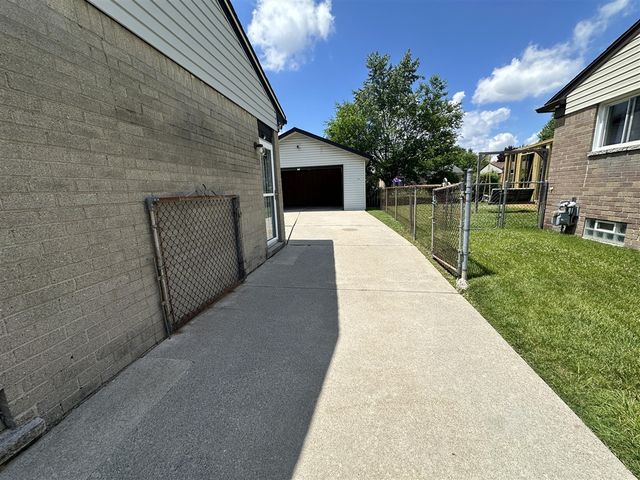 9856 Van Buren Street, Belleville, MI 48111