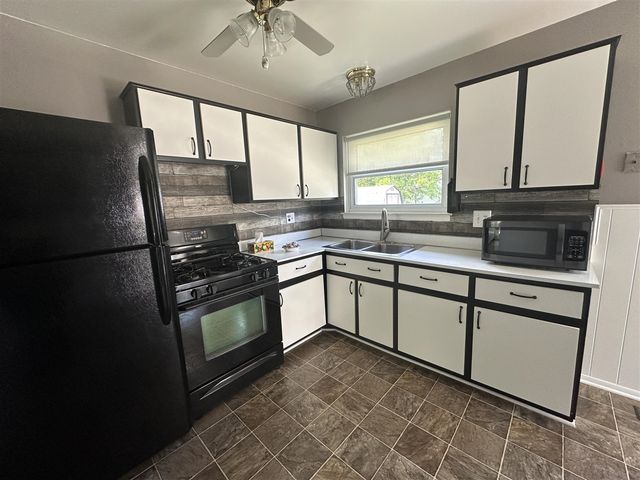 9856 Van Buren Street, Belleville, MI 48111
