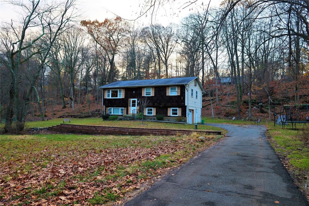 49 W Burda Place, New City, NY 10956