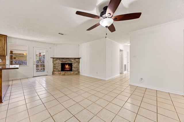 113 Hillendale Drive, Livingston, TX 77351