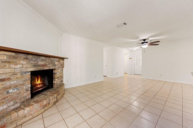 113 Hillendale Drive, Livingston, TX 77351