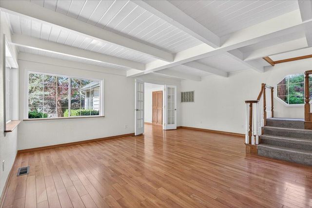 1635 NE Beacon Drive, Grants Pass, OR 97526