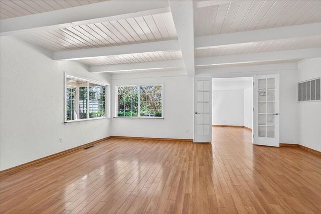 1635 NE Beacon Drive, Grants Pass, OR 97526