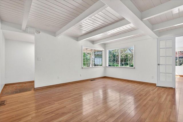 1635 NE Beacon Drive, Grants Pass, OR 97526