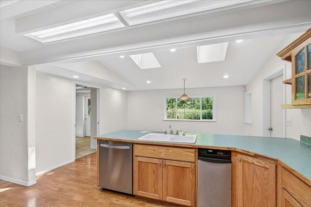 1635 NE Beacon Drive, Grants Pass, OR 97526