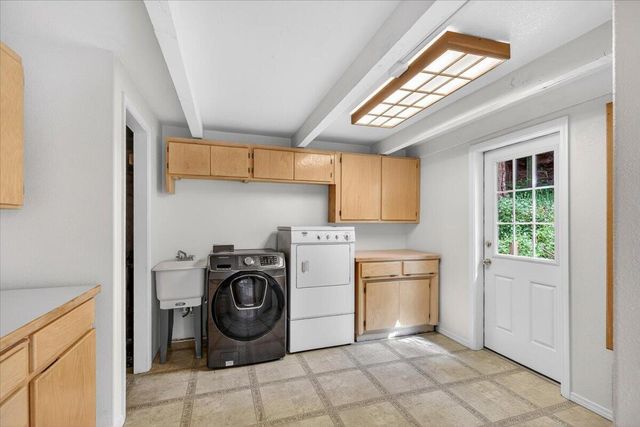 1635 NE Beacon Drive, Grants Pass, OR 97526