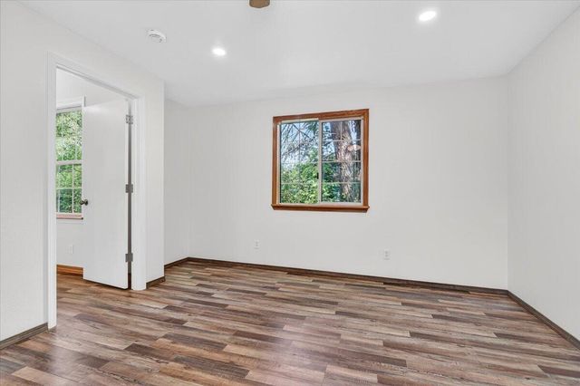 1635 NE Beacon Drive, Grants Pass, OR 97526