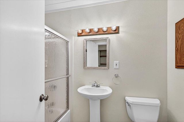 1635 NE Beacon Drive, Grants Pass, OR 97526