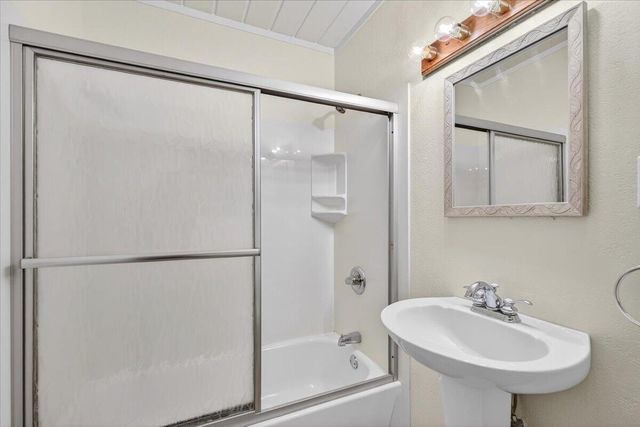 1635 NE Beacon Drive, Grants Pass, OR 97526