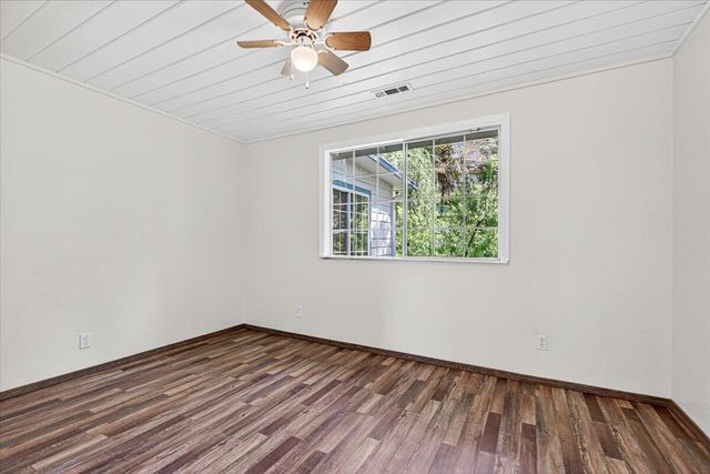 1635 NE Beacon Drive, Grants Pass, OR 97526