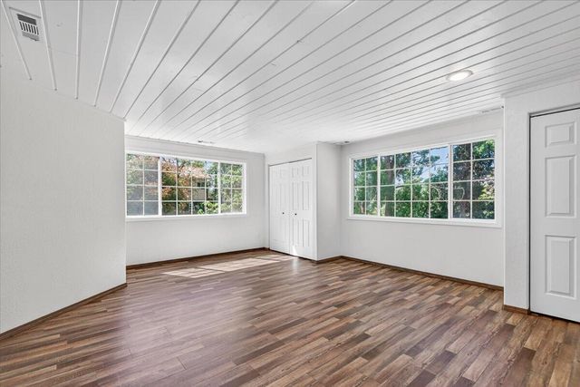 1635 NE Beacon Drive, Grants Pass, OR 97526