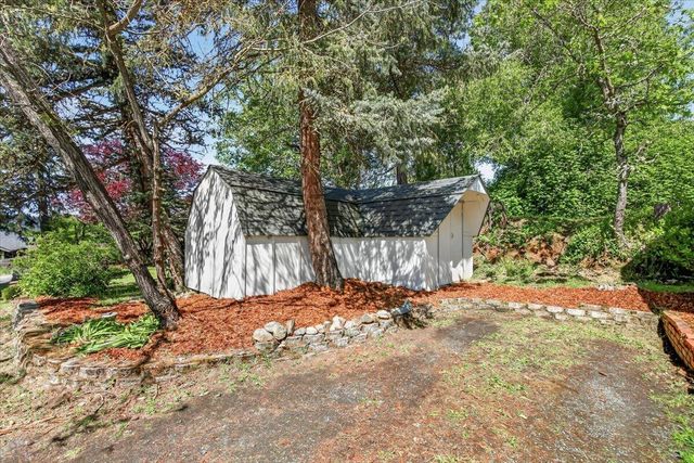 1635 NE Beacon Drive, Grants Pass, OR 97526