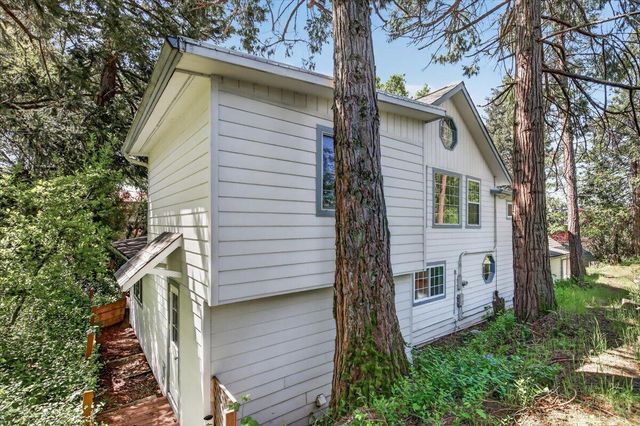 1635 NE Beacon Drive, Grants Pass, OR 97526