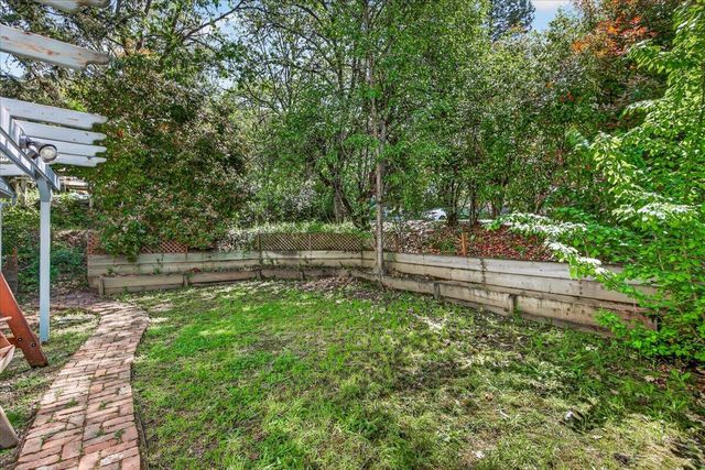 1635 NE Beacon Drive, Grants Pass, OR 97526