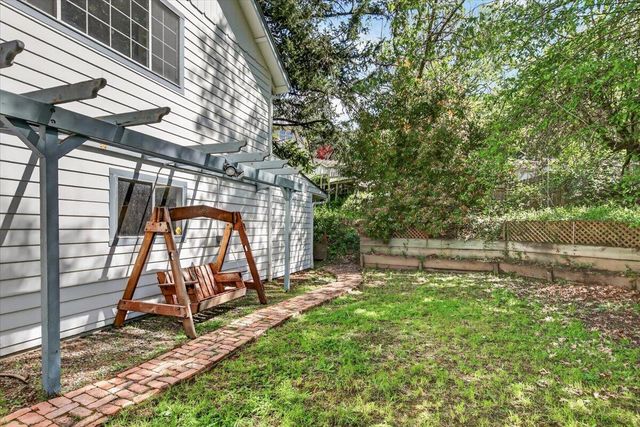 1635 NE Beacon Drive, Grants Pass, OR 97526