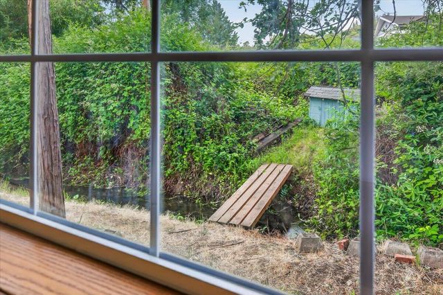 1635 NE Beacon Drive, Grants Pass, OR 97526